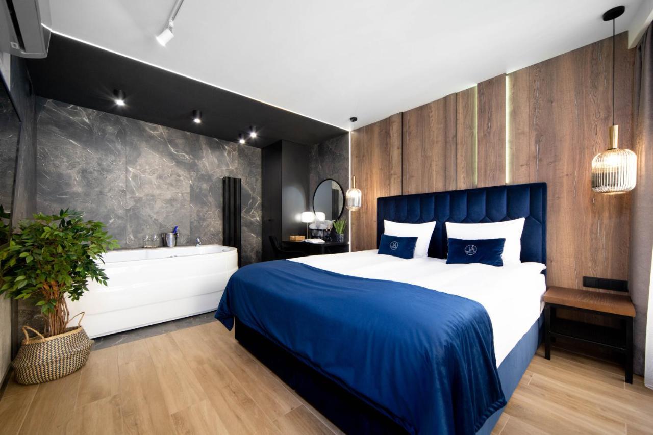 Jacuzzi Apartment Main Square Краков Экстерьер фото