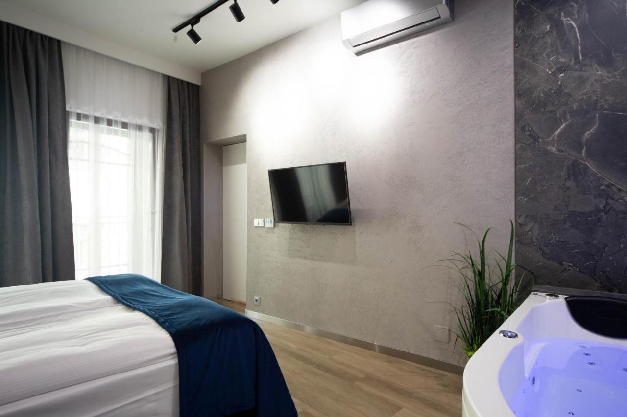 Jacuzzi Apartment Main Square Краков Экстерьер фото