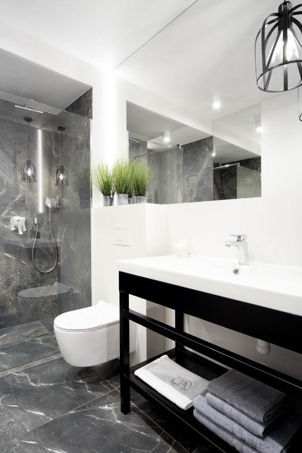 Jacuzzi Apartment Main Square Краков Экстерьер фото