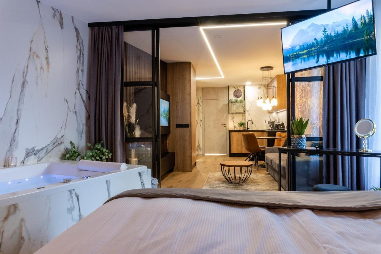 Jacuzzi Apartment Main Square Краков Экстерьер фото