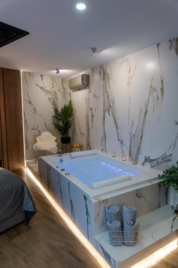 Jacuzzi Apartment Main Square Краков Экстерьер фото