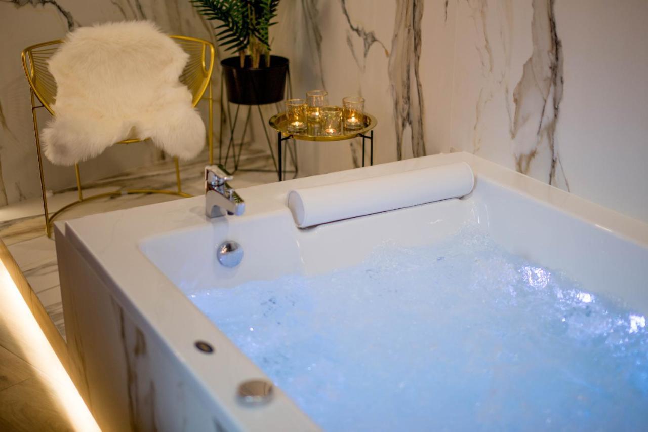 Jacuzzi Apartment Main Square Краков Экстерьер фото